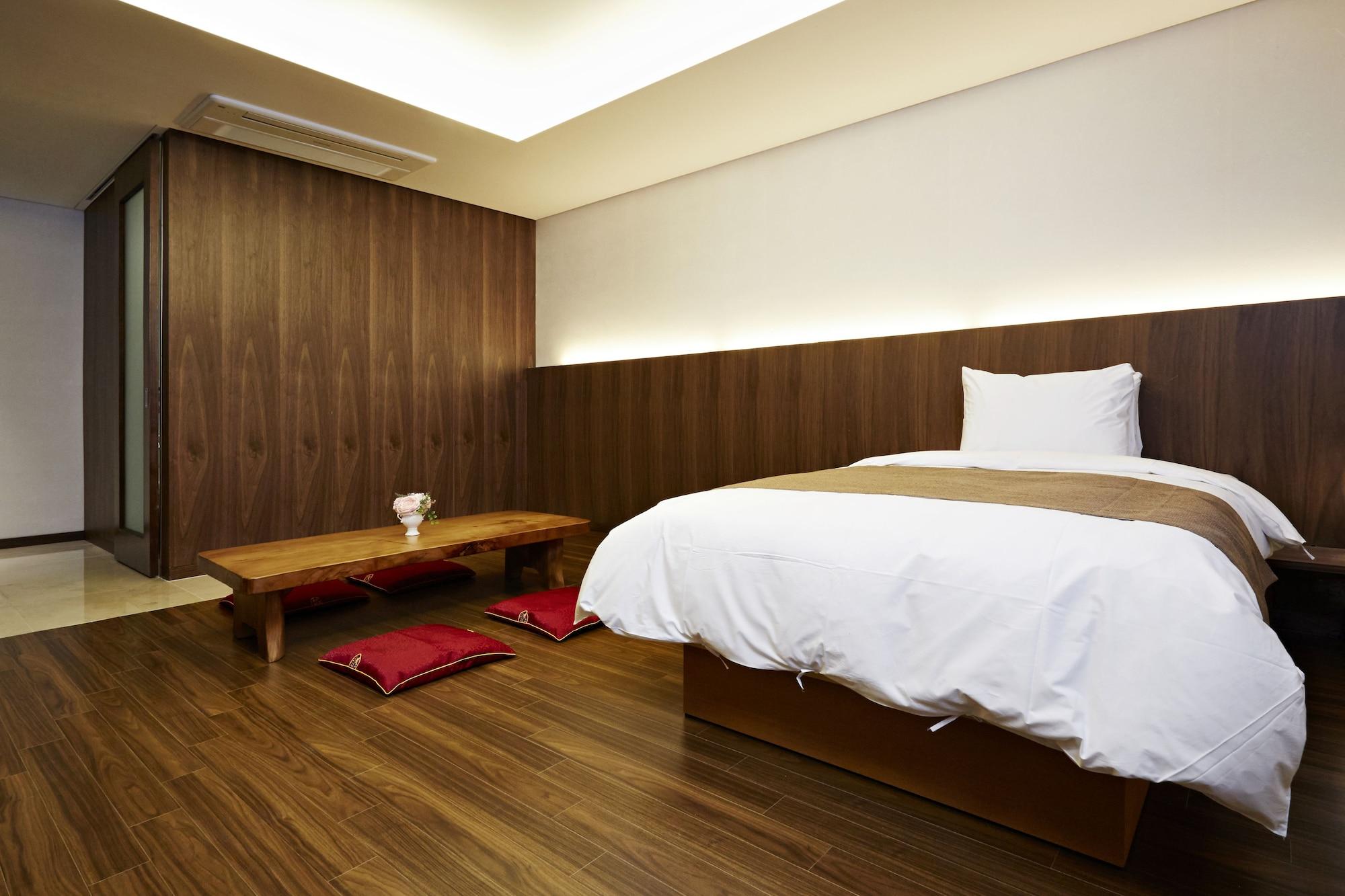 Roni Tourist Hotel Jeonju Exterior foto