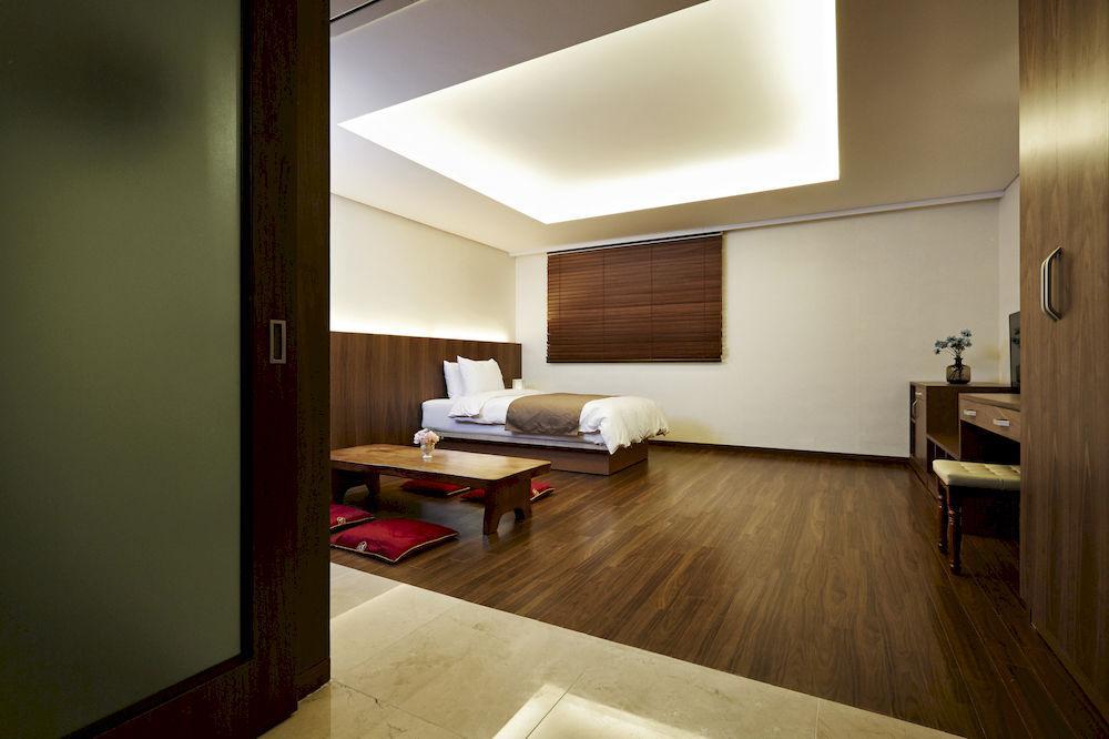 Roni Tourist Hotel Jeonju Exterior foto